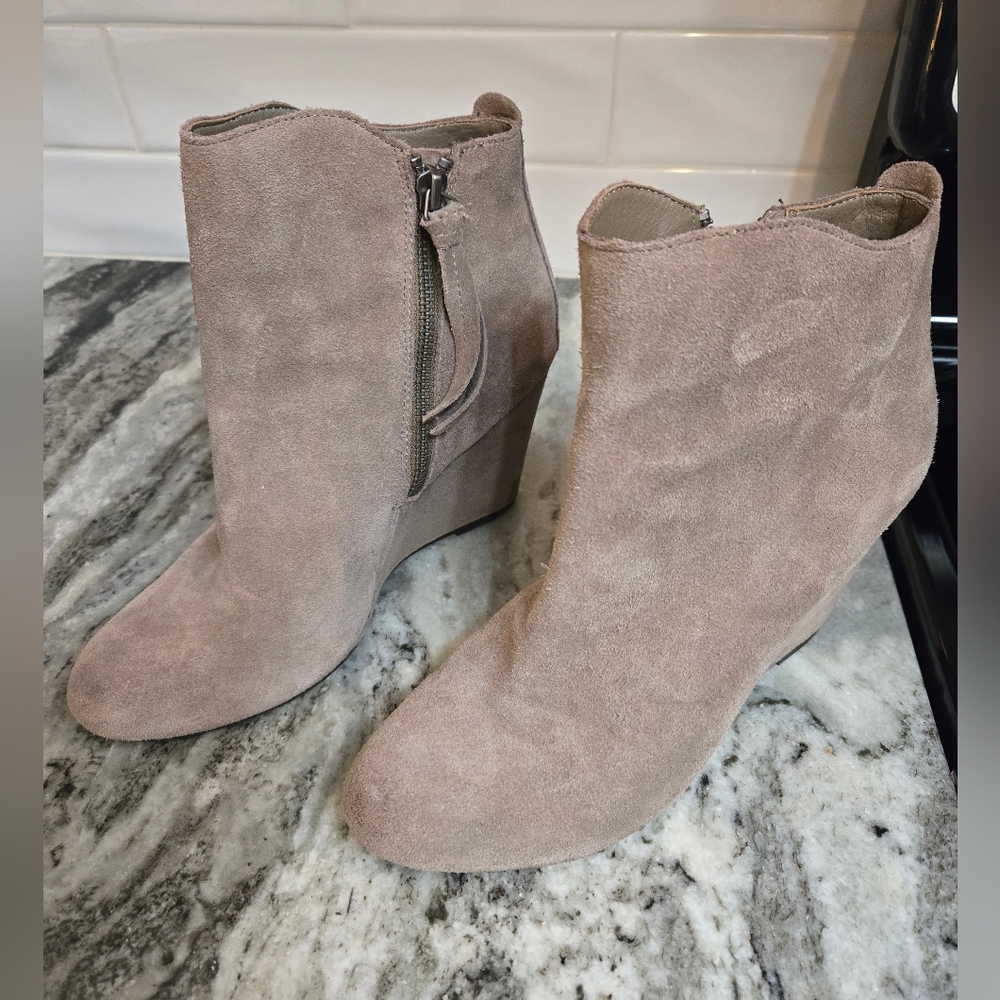 Dolce Vita women's suede wedge booties. 7.5 taupe